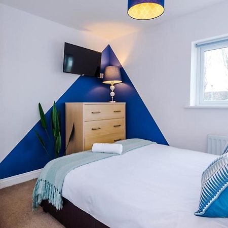 Newhall Road - 4 Bedroom Chester Home - Parking Wervin Extérieur photo