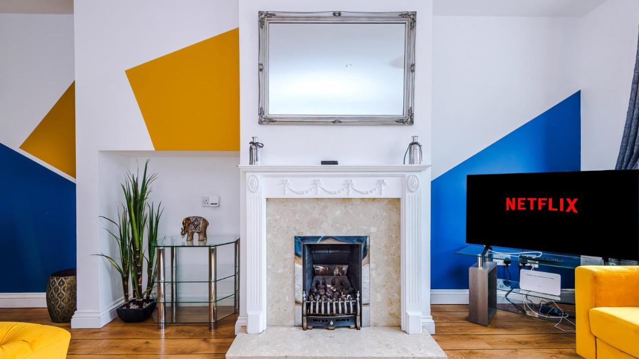 Newhall Road - 4 Bedroom Chester Home - Parking Wervin Extérieur photo