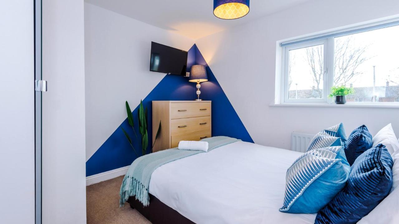 Newhall Road - 4 Bedroom Chester Home - Parking Wervin Extérieur photo