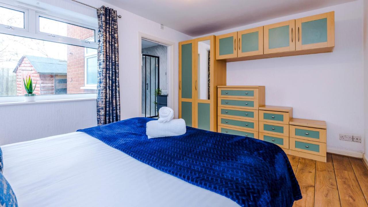 Newhall Road - 4 Bedroom Chester Home - Parking Wervin Extérieur photo