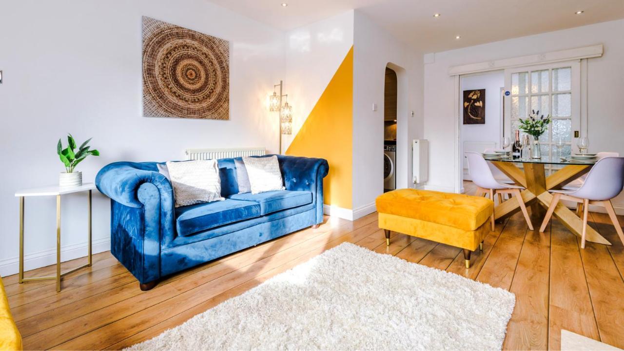 Newhall Road - 4 Bedroom Chester Home - Parking Wervin Extérieur photo