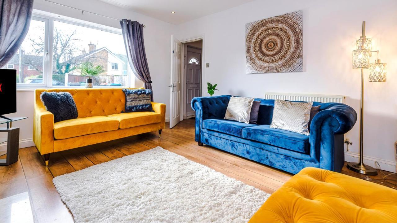 Newhall Road - 4 Bedroom Chester Home - Parking Wervin Extérieur photo
