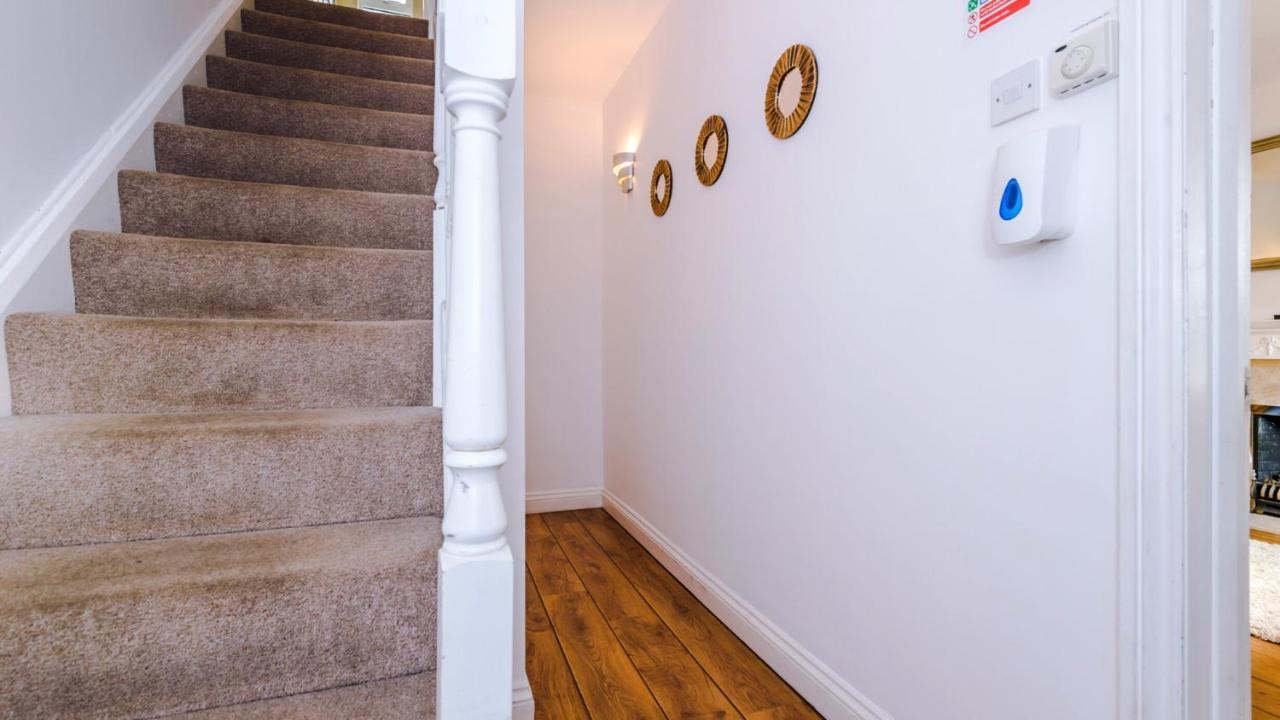 Newhall Road - 4 Bedroom Chester Home - Parking Wervin Extérieur photo