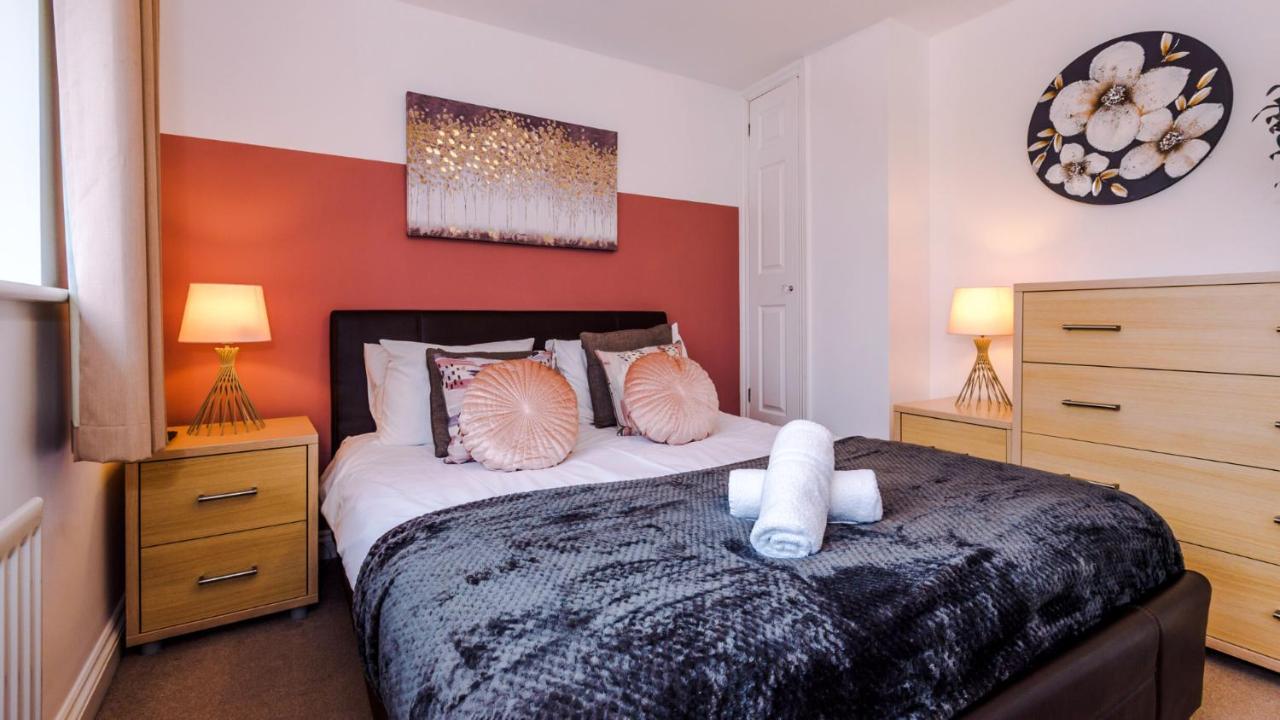 Newhall Road - 4 Bedroom Chester Home - Parking Wervin Extérieur photo