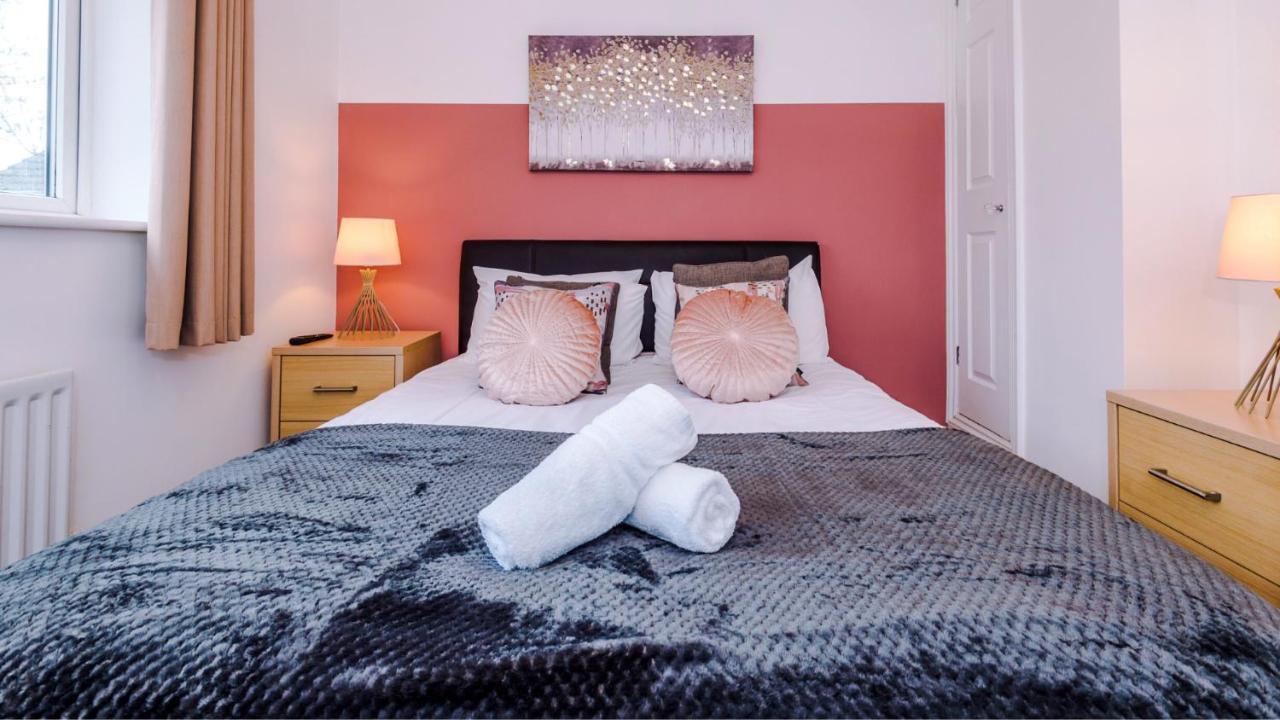 Newhall Road - 4 Bedroom Chester Home - Parking Wervin Extérieur photo